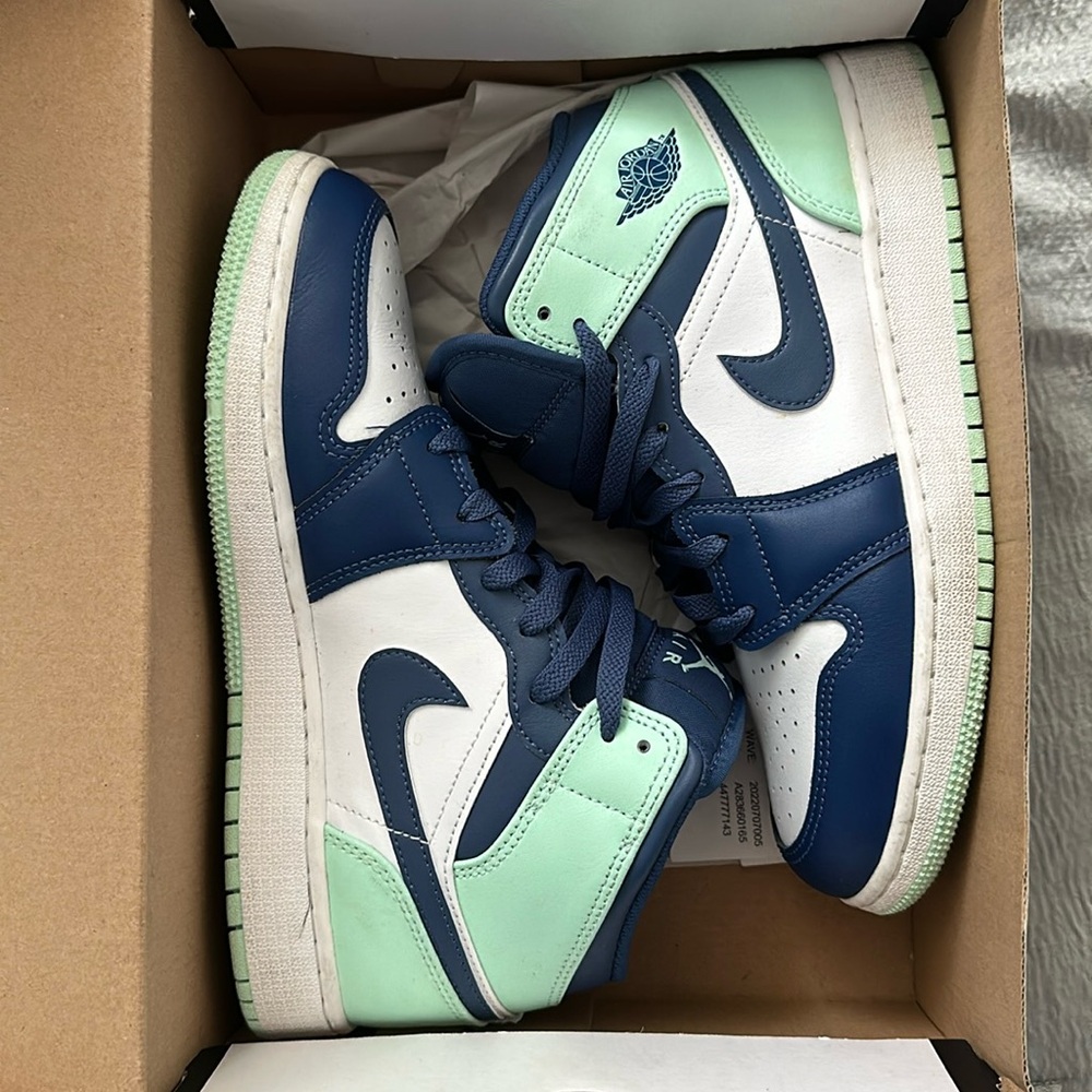 Jordan 1 mids